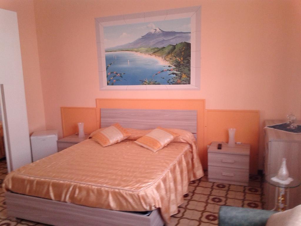 Bed and Breakfast Beb I Delfini Di Casa Paola à Mascali Extérieur photo